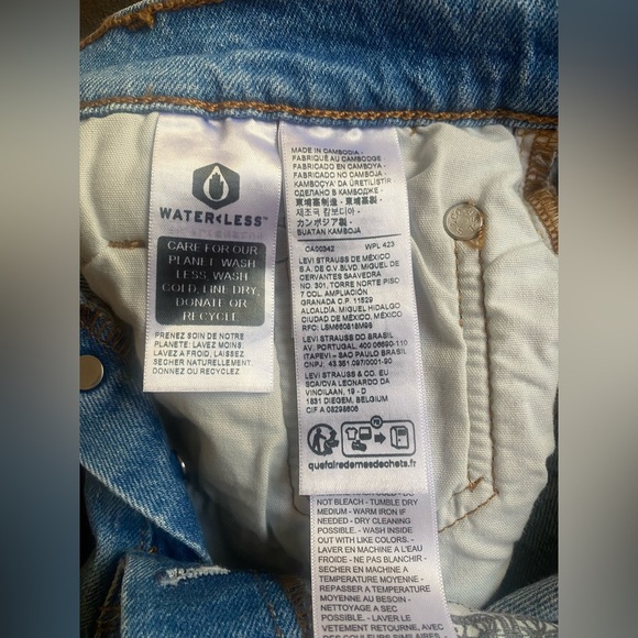 Levi’s Jean shorts - Picture 6 of 10